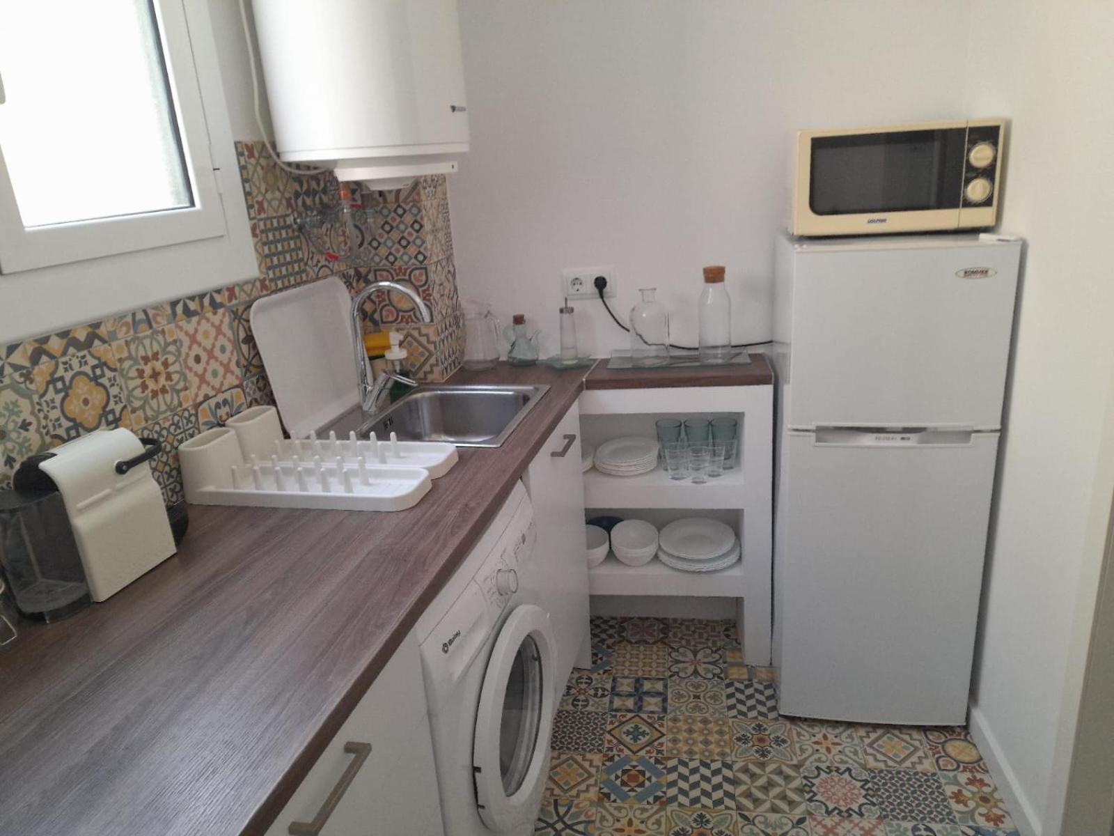1 Casual Apartments *